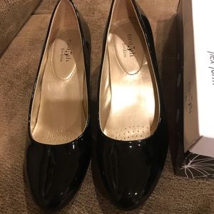 Ladies dress pumps